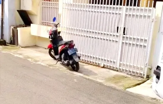 Rumah 2 Lantai 3KT 2KM  Metro Permata