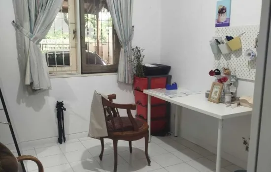 Rumah 2 lantai 3 kamar tidur rapi dan siap huni