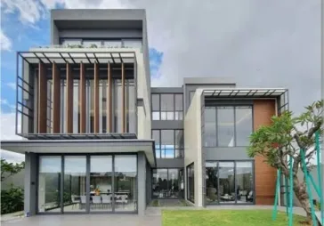 Rumah Mewah 3 lantai , bagus , baru , strategis