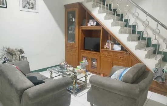 Rumah 2 lantai 3 kamar tidur rapi dan siap huni