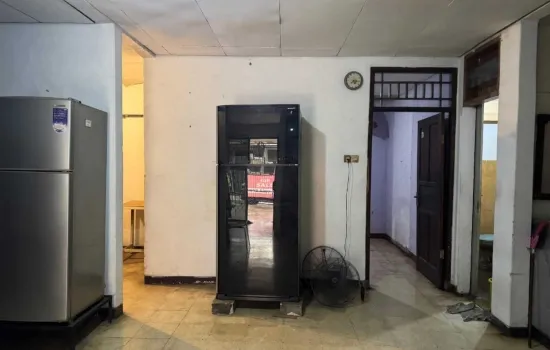 Rumah bangunan tua Taman Alfa,hanya 1 menit dari jalan raya