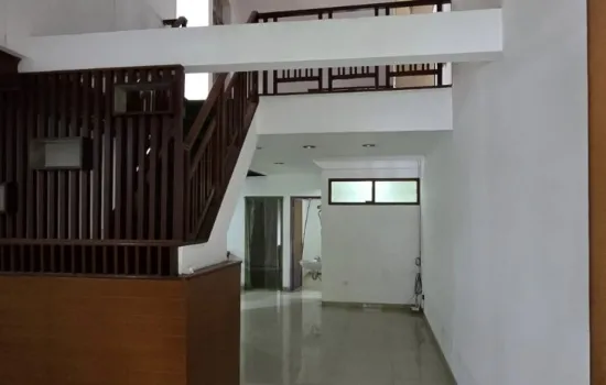 Rumah  1.5 Lt  Kt 3+1, Km 1+1  Puri Indah