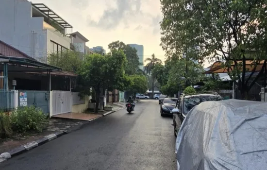 Rumah  1.5 Lt  Kt 3+1, Km 1+1  Puri Indah