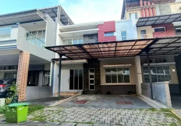 Puri Mansion ... hadap utara...cantiek