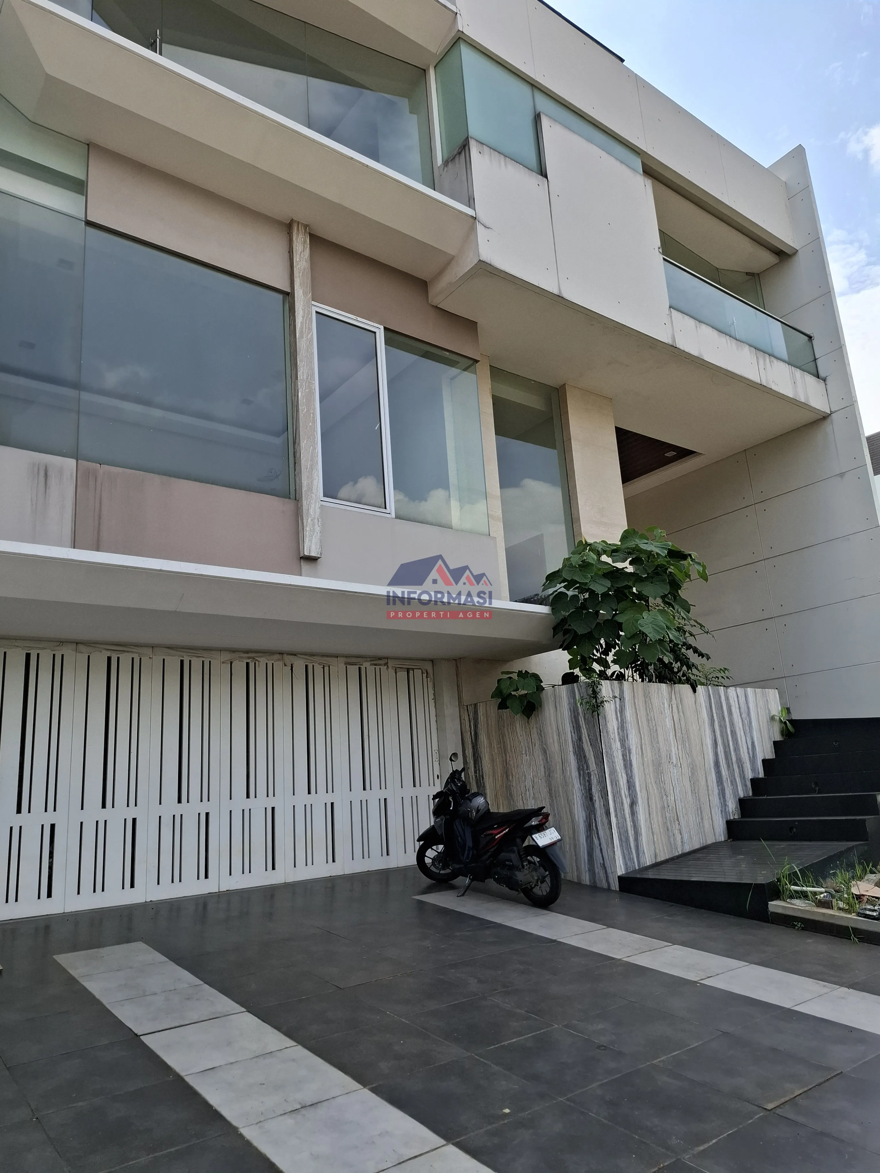 Rumah Tiara Gading serpong lt 405m lb 700m