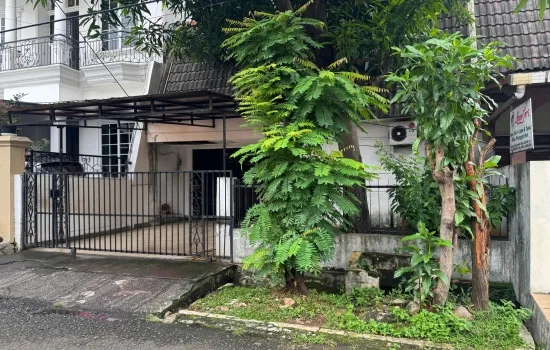 Rumah bangunan tua Taman Alfa,hanya 1 menit dari jalan raya