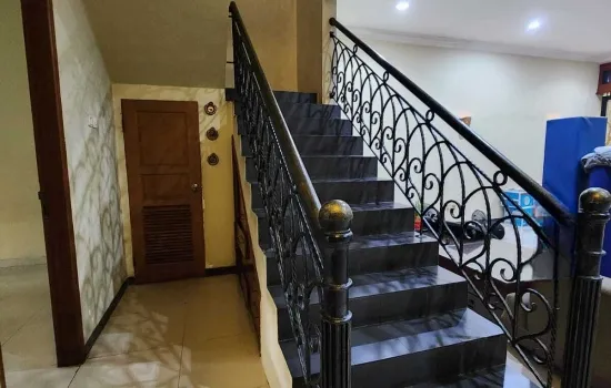 Disewakan Rumah 2½ Lantai 4KT 4KM Siap Huni