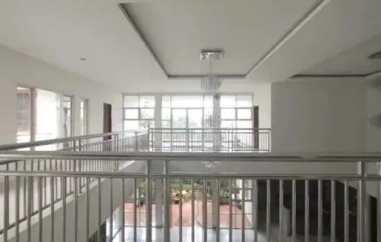 Dijual Rumah Bagus 2 Lantai Intercon