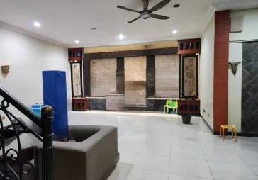 Disewakan Rumah 2½ Lantai 4KT 4KM Siap Huni