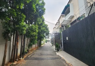 Dijual Rumah Hoek (Dekat Pondok Indah Mall 1)