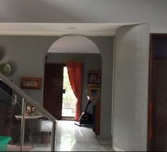 Rumah Intercon. Luas 322 m2. Lokasi favorite. 4Kt.