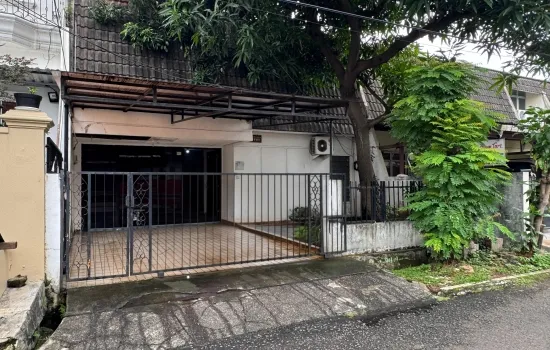 Rumah bangunan tua Taman Alfa,hanya 1 menit dari jalan raya