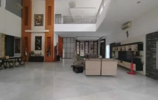Dijual Rumah Bagus 2 Lantai Intercon