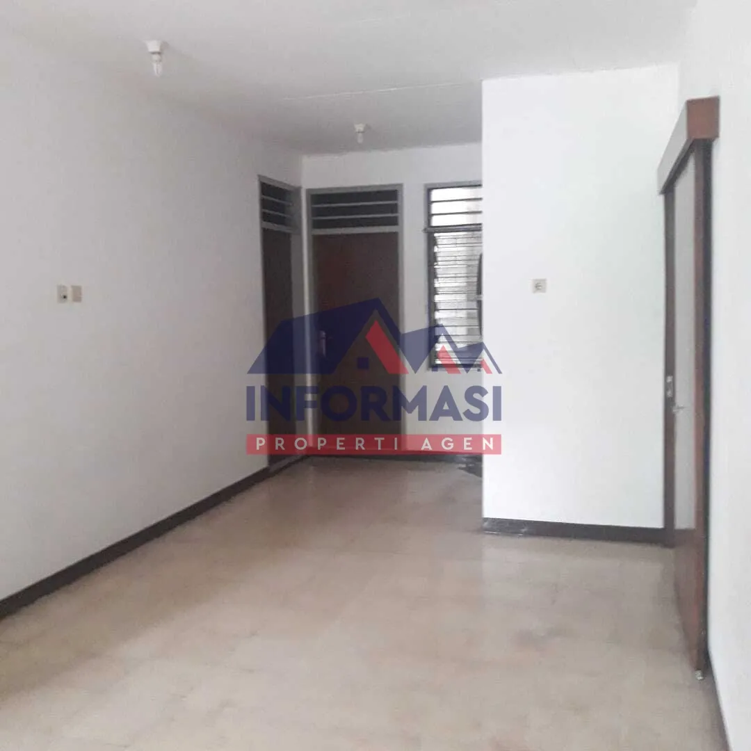 Rumah tua , Jakarta Barat , 1 lantai
