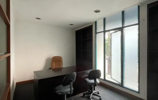 Ruko bagus 3,5 lantai , Furnished