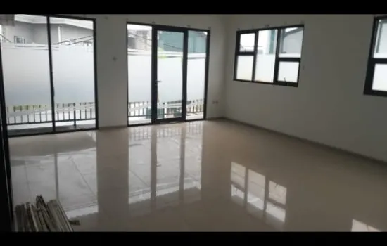 Disewakan Gudang Kavling DPR Blok B