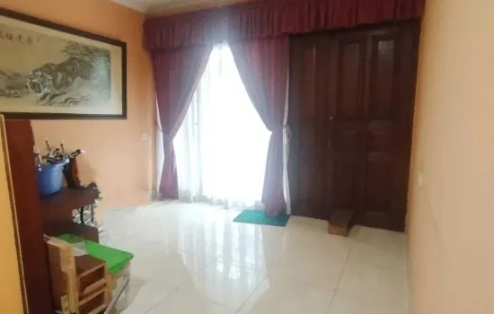 Rumah rapi jelambar selatan shm