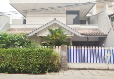 Rumah rapi jelambar selatan shm