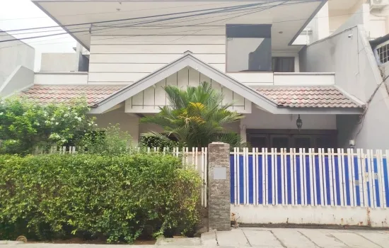 Rumah rapi jelambar selatan shm