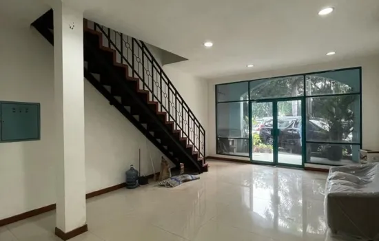 Ruko bagus 3,5 lantai , Furnished