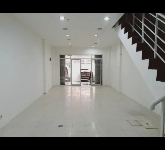 Ruko itc BSD Hadap jalan Raya
