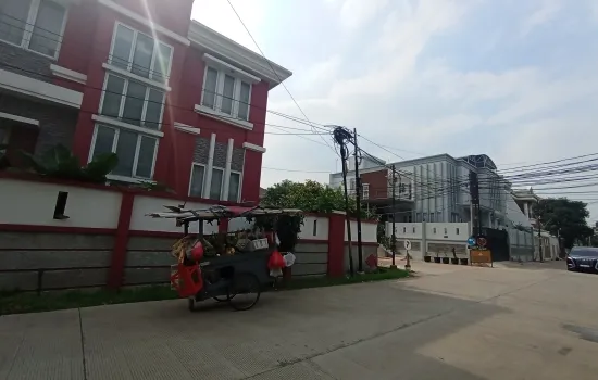 Rumah green ville bagus hoek luas