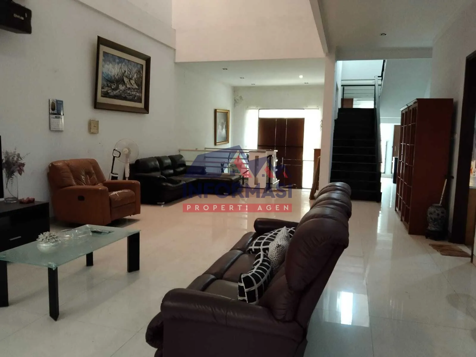 Rumah dijual 3 lantai di lokasi prima, boulevard, dekat ruko