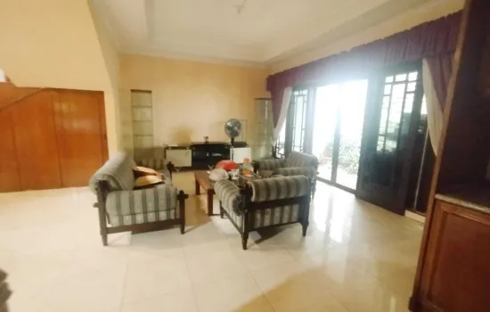 Rumah rapi jelambar selatan shm