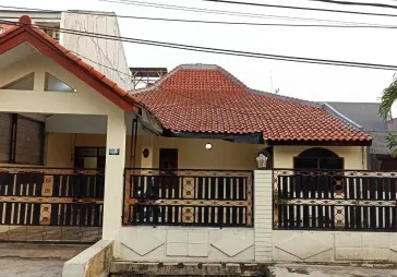 Dijual Rumah Siap huni. Lt. 212m kt. 4. Km 3