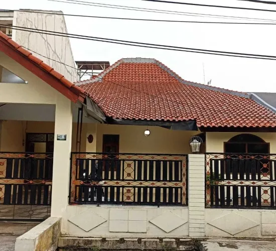 Dijual Rumah Siap huni. Lt. 212m kt. 4. Km 3