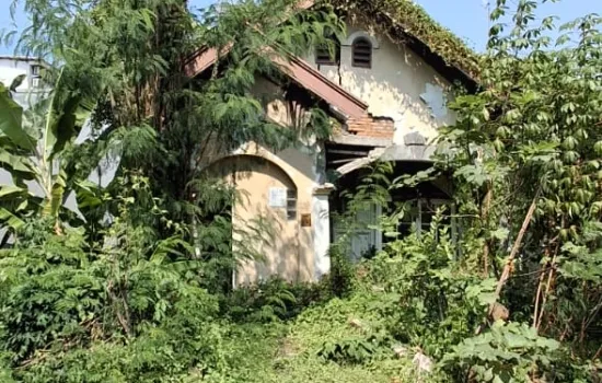 Dijual rumah HITUNG TANAH di cluster Lippo Cikarang