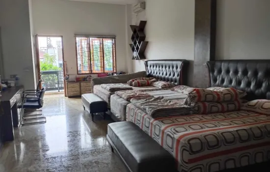Dijual rumah Megah dan kokoh dgn furniture yg super duper