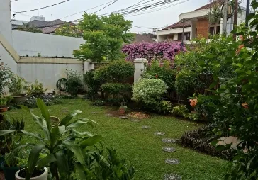 Rumah Menteng lokasi premium LT 672 m2 2 lantai