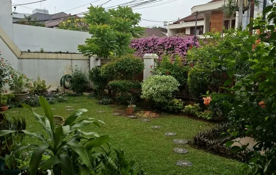 Rumah Menteng lokasi premium LT 672 m2 2 lantai