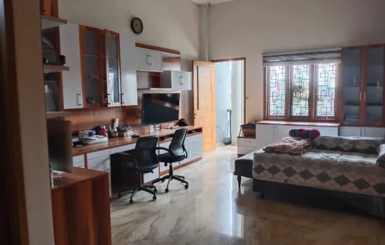 Dijual rumah Megah dan kokoh dgn furniture yg super duper