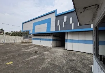 Gedung ex showroom cipondoh luas tanah 1,081m SHM