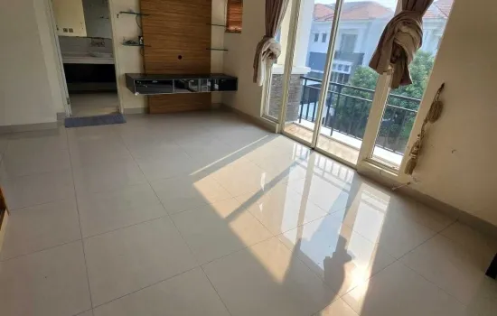 Rumah 3 lantai Layar Permai PIK, 8X15, KT 4+1, KM 4+1