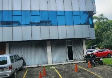 Ruko Gandeng di Kedoya,hadap jalan Raya, lt.161m2, 4 lantai
