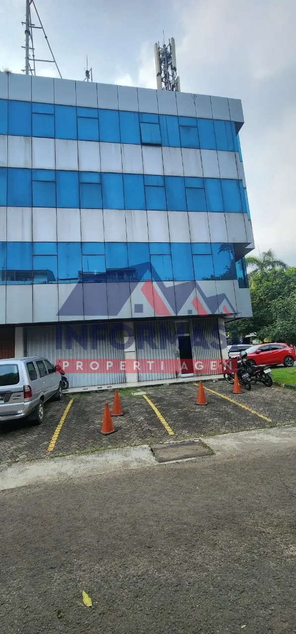 Ruko Gandeng di Kedoya,hadap jalan Raya, lt.161m2, 4 lantai