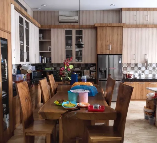 Dijual rumah Megah dan kokoh dgn furniture yg super duper
