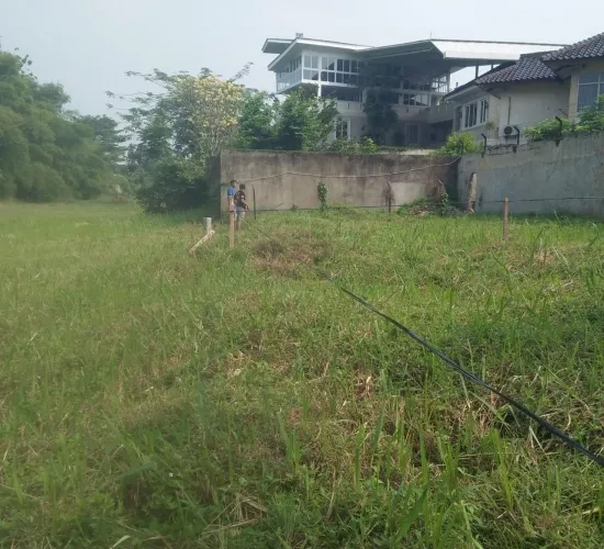 Kavling Langka Strategis depan Taman di Lippo Karawaci