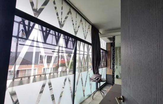 Rumah daerah nyaman dan tenang belakang intercon