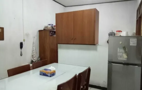 Dijual rmh lokasi trategis. komersial area.