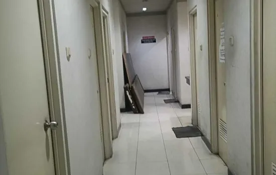 Dijual kost2 an 4 lantai, lokasi strategis..dekat Binus
