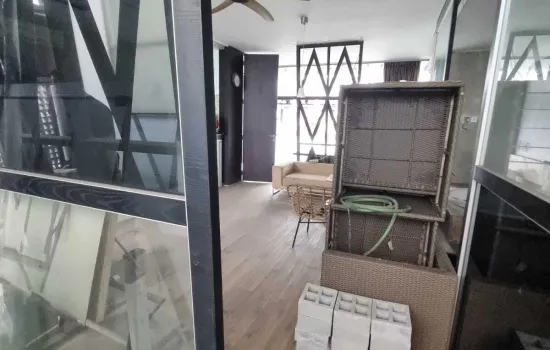 Rumah daerah nyaman dan tenang belakang intercon