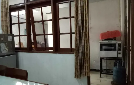 Dijual rmh lokasi trategis. komersial area.