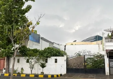 Lokasi Boulevard Hadap Timur , lebar jalan 4 mobil