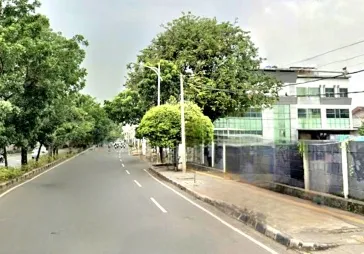 DIJUAL TANAH HOEK PINGGIR JALAN LAPANGAN BOLA  JAKARTA BARAT