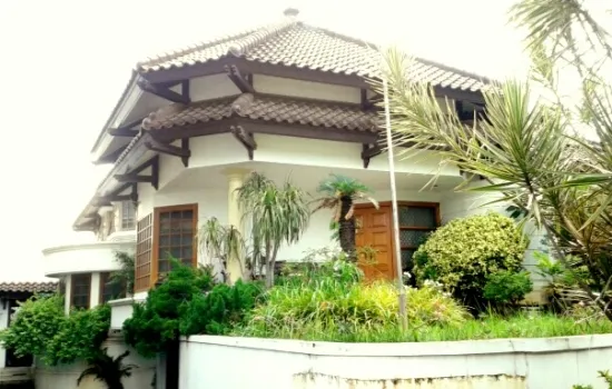 Dijual rumah lokasi strategis di Srengseng raya, Jakbar