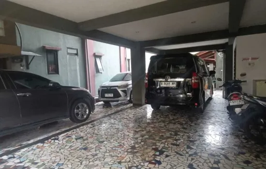 Dijual kost2 an 4 lantai, lokasi strategis..dekat Binus